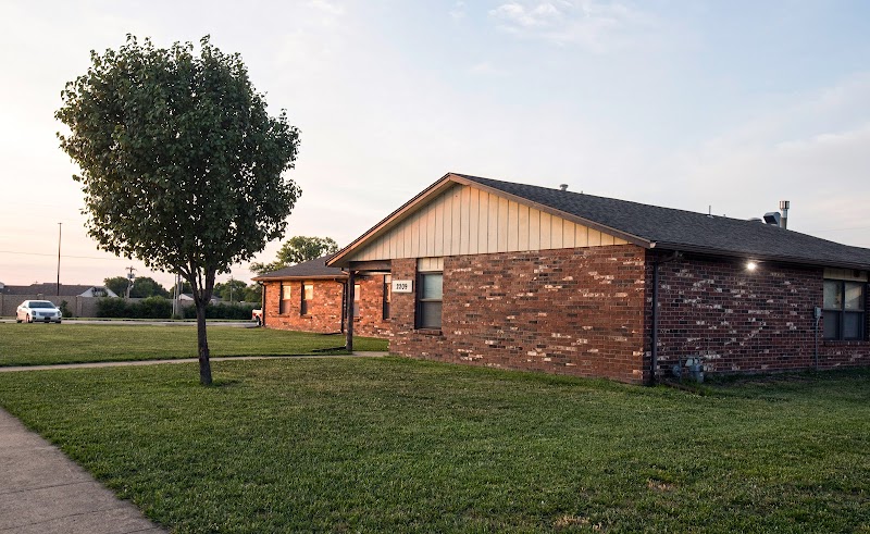 Mirror - Topeka Residential, Outpat - Photo 3