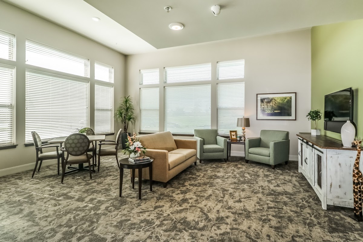 Tiffany Springs Rehabilitation & Health Care Center - Photo 5